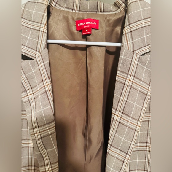 Chic Plaid Blazer in Beige - Picture 8 of 9